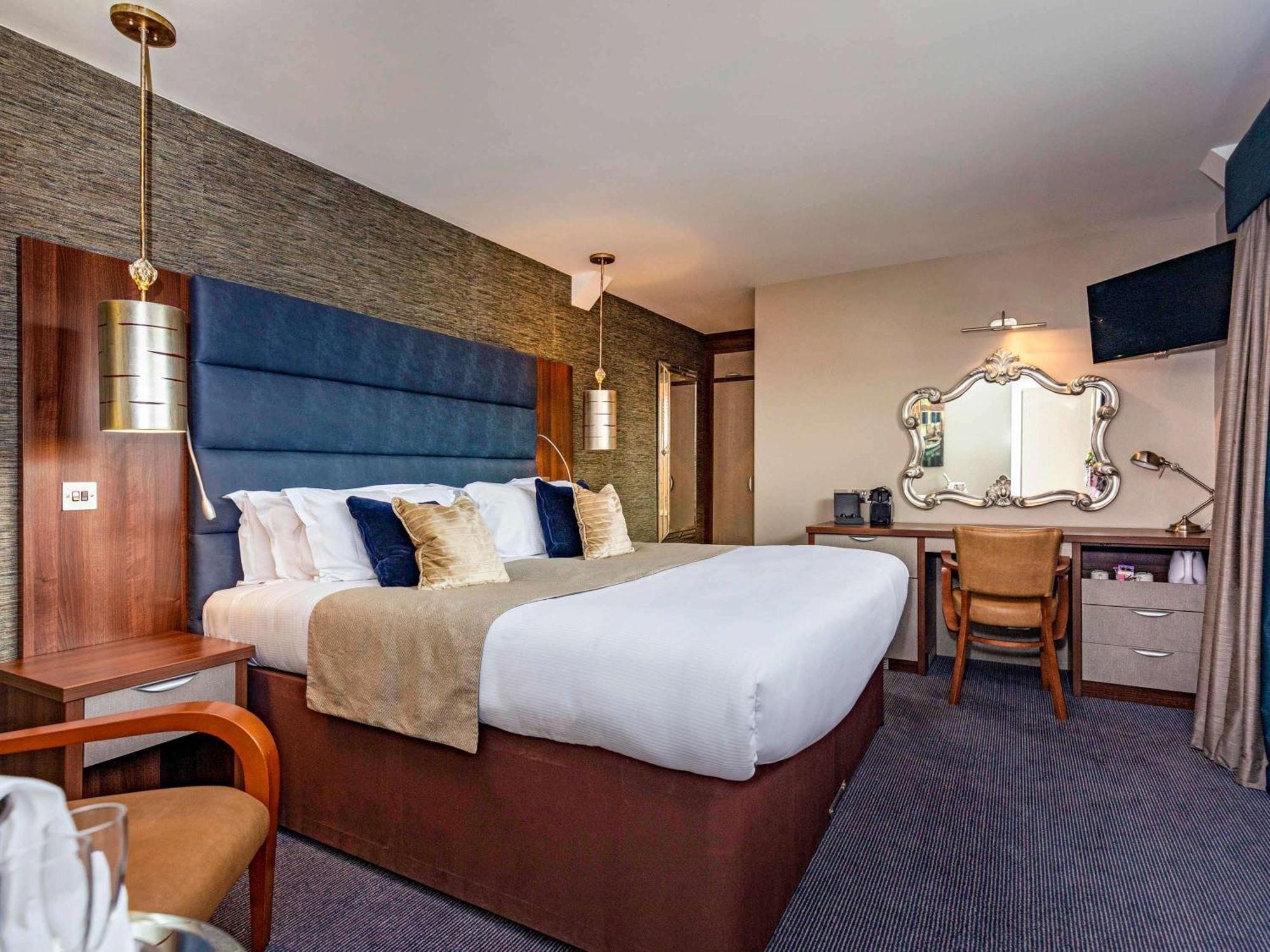 Mercure Milton Keynes Hotel Экстерьер фото